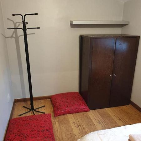 Master Room Near Heathrow London Bagian luar foto