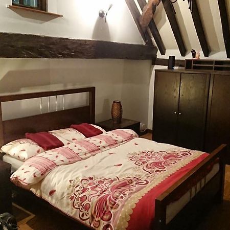 Master Room Near Heathrow London Bagian luar foto