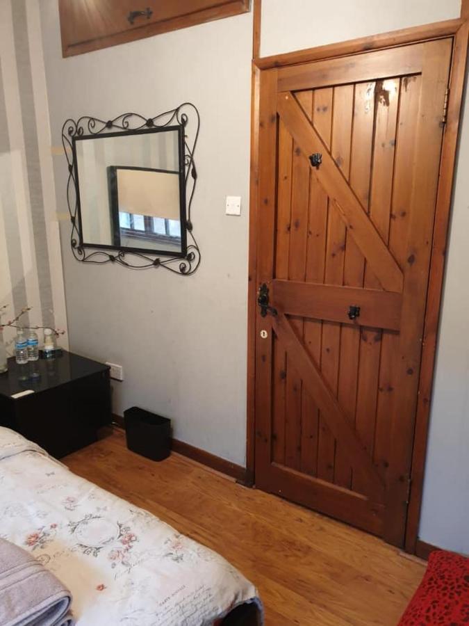 Master Room Near Heathrow London Bagian luar foto